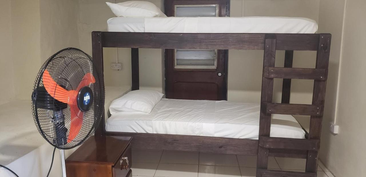 Roseau Hostel & Beach Front Property 外观 照片