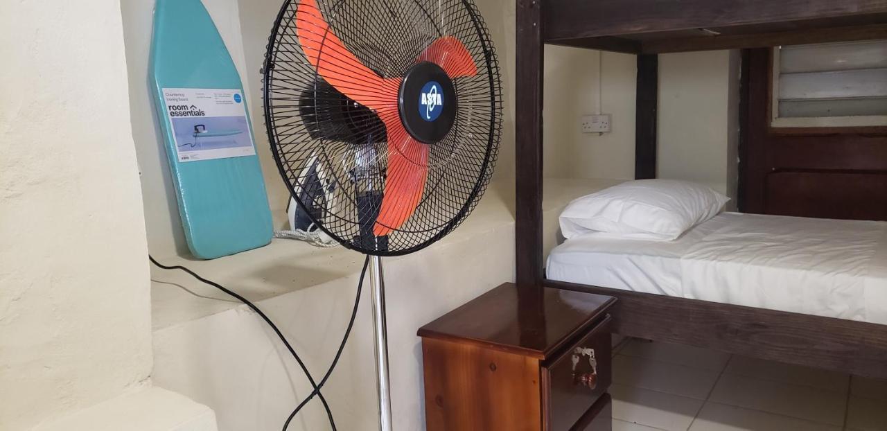 Roseau Hostel & Beach Front Property 外观 照片