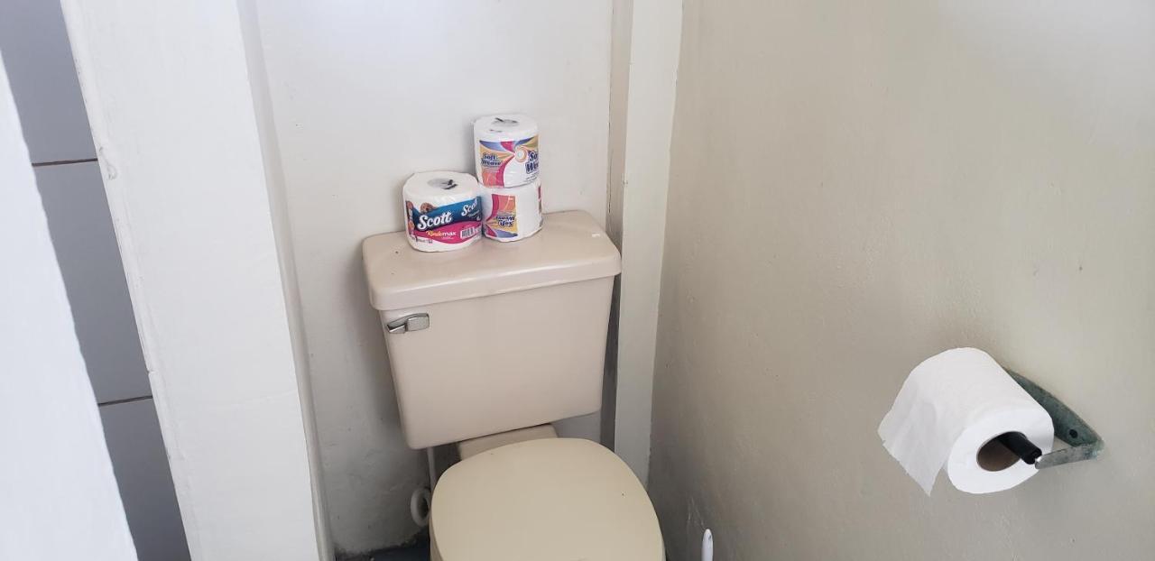 Roseau Hostel & Beach Front Property 外观 照片